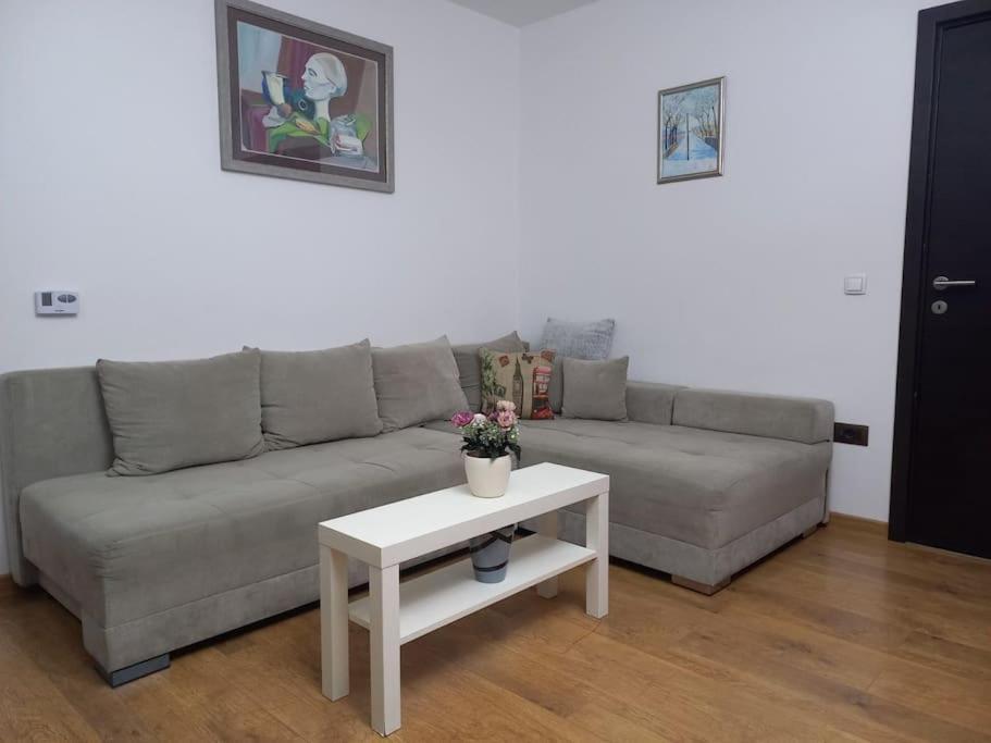 2Br Airport Accommodation W/Free Private Parking Ledine Zewnętrze zdjęcie