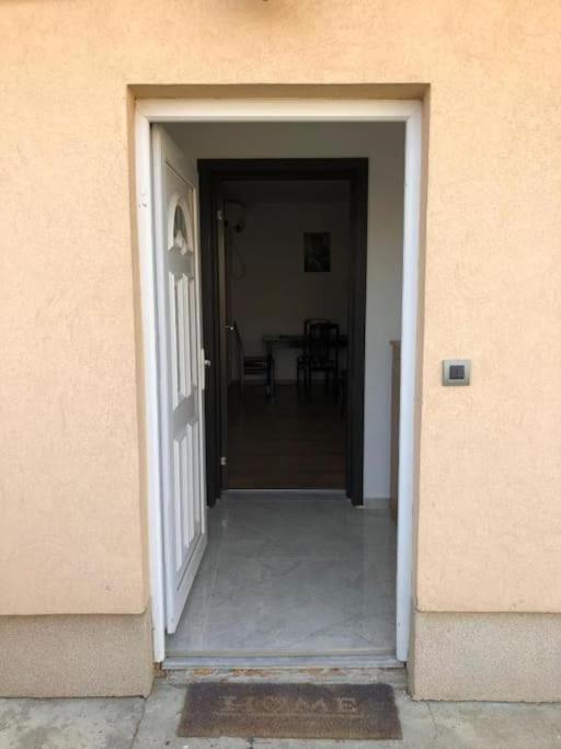 2Br Airport Accommodation W/Free Private Parking Ledine Zewnętrze zdjęcie